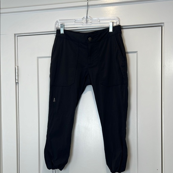 Columbia Black Cargo Pants with Tapered Elastic Cuffs size 2. - Picture 1 of 8